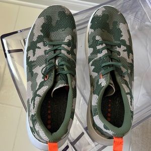 Camo casual tennis shoes
